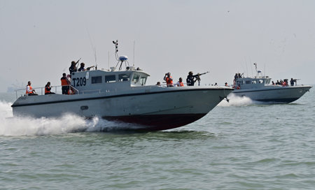 MUMBAI, INDIA - NOVEMBER 14: Naval security team conducting Coastal security exerciseのeditorial素材