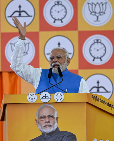 MUMBAI, INDIA - NOVEMBER 14: Prime Minister Narendra Modi addressed a public rally at Shivaji Park in Dadar as part of the election campaign for Mahayuti on November 14, 2024 in Mumbai, India. (Photo by Raju Shinde/Hindustan Times)のeditorial素材