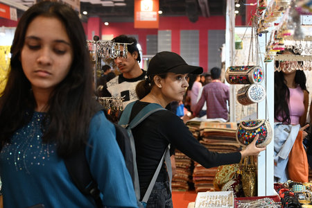 NEW DELHI, INDIA - NOVEMBER 17: People visit at the 43th India International Trade Fair 2024 at Pragati Maiden, on November 17, 2024 in New Delhi, India. Organized by the India Trade Promotion Organization (ITPO), this flagship event, scheduled from Novemのeditorial素材