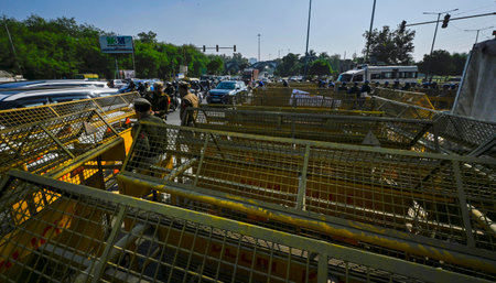 NEW DELHI INDIA DECEMBER 2 2024 Delhi Police and RAF Security personnel deployed at Delhi Noida Chilla border after security was heightened in view of farmers' protest march towards the national capital on December 2 2024 in New Delhi India Photo by Raj Kのeditorial素材
