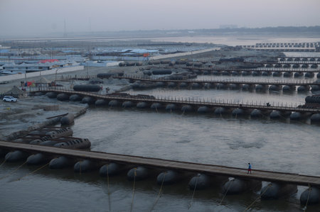 PRAYAGRAJ INDIA DECEMBER 10 2024 Floating pontoon bridges are all set across the river Ganges for devotees ahead of the upcoming Maha Kumbh festival on December 10 2024 in Prayagraj India Photo by Deepak Gupta Hindustan Timesのeditorial素材