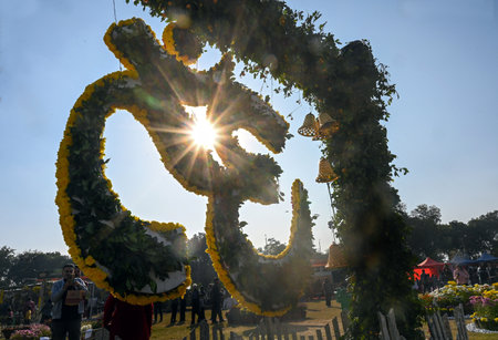 NOIDA, INDIA - DECEMBER 14: On the day of the first Noida Chrysanthemum Flower Exhibition organized by the Noida Authority at the Sector 33 helipad ground, people enjoying the flower exhibition by taking photographs with the figures made of flowers, on Deのeditorial素材