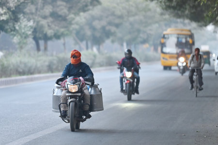 NEW DELHI, INDIA - DECEMBER 14: Commuters brave the morning chill at Dwarka , on December 14, 2024 in New Delhi, India. According to the weather office, the minimum temperature is likely to hover around 6 and 7 degrees throughout the week with chances of のeditorial素材