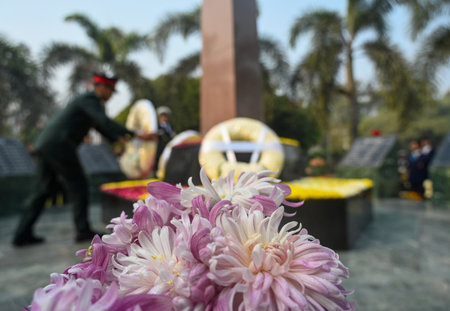 NOIDA INDIA DECEMBER 18 2024 Family members of Indian Army veterans pay tribute to 38 martyrs on the occasion of Vijay Diwas at Shaheed Smarak Sector 29 on December 18 2024 in Noida India Photo by Sunil Ghosh Hindustan Timesのeditorial素材