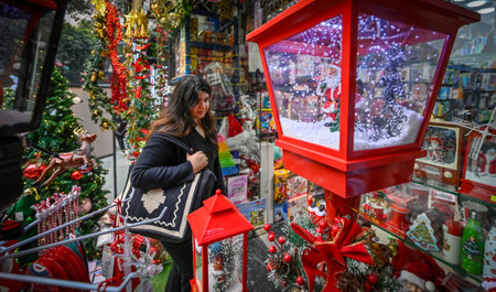 NEW DELHI INDIA DECEMBER 24 2024 People Shopping Fancy decoration items on the eve of Christmas celebrations at Khan Market on December 24 2024 in New Delhi India Photo by Raj K Raj Hindustan Timesのeditorial素材