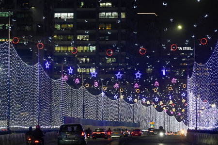 KOLKATA INDIA DECEMBER 24 2024 Park Street flyover is decked up for Christmas Carnival with special lighting decoration on December 24 2024 in Kolkata India Photo by Samir Jana Hindustan Timesのeditorial素材