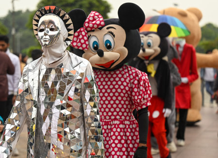 NOIDA INDIA DECEMBER 24 2024 Actors dressed as Santa Claus Santa girls and cartoon character enjoy festivities on the eve of Christmas at the GIP Mall of Noida Sector 38 on December 24 2024 in Noida India Photo by Sunil Ghosh Hindustan Timesのeditorial素材