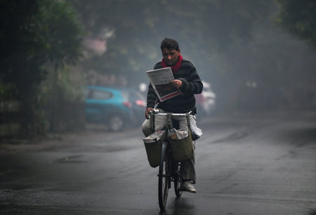 NOIDA, INDIA - DECEMBER 27: Commuters during winter rain in Sector 12, rain adds to severe cold wave in North India Several parts of Delhi-NCR received rainfall in the morning, on December 27, 2024 in Noida, India. Delhi and nearby areas received moderateのeditorial素材
