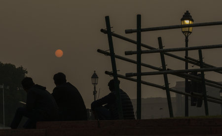 NEW DELHI, INDIA - DECEMBER 31: The last sunset of 2024 is seen at South block on the eve of New Year , at Raisina Hills, on December 31, 2024 in New Delhi, India. (Photo by Raj K Raj/Hindustan Times )のeditorial素材