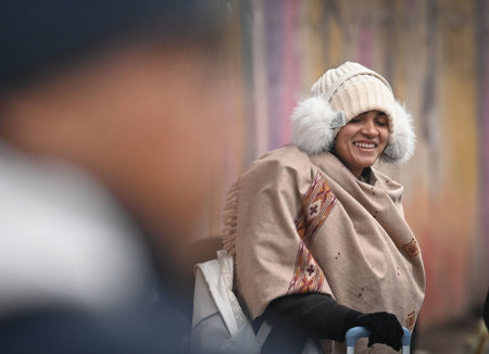 NEW DELHI, INDIA - DECEMBER 29: People seen out on a cold and foggy morning at Kashmiri Gate on December 29, 2024 in New Delhi, India. North India is reeling under cold weather with temperatures plummeting across several states. As per IMD, the minimum teのeditorial素材