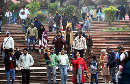 NEW DELHI, INDIA - DECEMBER 29: Heavy rush on weekend in Delhi Zoo during cold weather on December 29, 2024 in New Delhi, India. North India is reeling under cold weather with temperatures plummeting across several states. As per IMD, the minimum temperatのeditorial素材