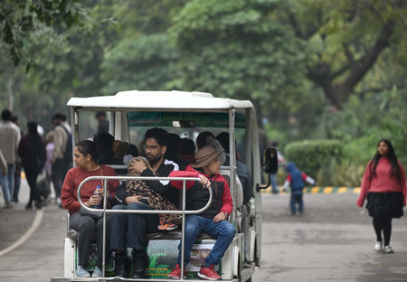 NEW DELHI, INDIA - DECEMBER 29: Heavy rush on weekend in Delhi Zoo during cold weather on December 29, 2024 in New Delhi, India. North India is reeling under cold weather with temperatures plummeting across several states. As per IMD, the minimum temperatのeditorial素材
