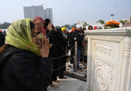 NEW DELHI, INDIA - JANUARY 1: Devotees visit Bangla Sahib gurudwara to offer prayers on the first day of New Year 2025, on January 1, 2024 in New Delhi, India. (Photo by Sonu Mehta/Hindustan Times )のeditorial素材
