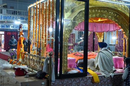 GURUGRAM INDIA JANUARY 6 2025  Devotees arrived at Gurudwara Sahib to celebrate the birth anniversary of the 10th Sikh Guru Gobind Singh at Civil Line road near Kamla Nehru Park on January 6, 2025 in Gurugram, India.  Photo by Parveen Kumar Hindustan Timeのeditorial素材