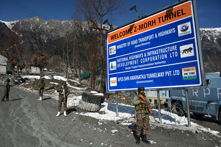 SRINAGAR, INDIA - JANUARY 12: Paramilitary soldiers stand guard near Z-Morh Tunnel at Gagangeer some 82 kilometers from Srinagar, on January 12, 2025 in Srinagar, India. Security has been beefed up ahead of the visit of the Prime Minister Narendra Modi toのeditorial素材