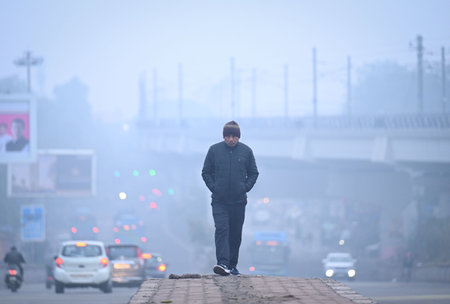 NEW DELHI, INDIA - JANUARY 12: People seen out on a cold morning at Kirti Nagar on January 12, 2025 in New Delhi, India. North India is reeling under cold weather with temperatures plummeting across several states. As per IMD, the minimum temperature in Dのeditorial素材