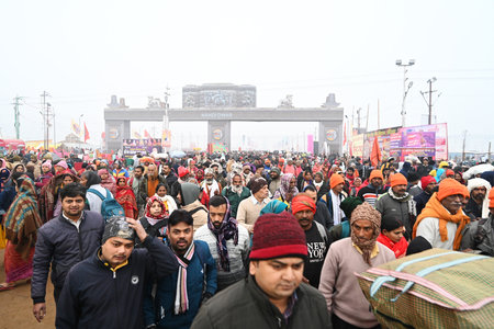 PRAYAGRAJ INDIA JANUARY 13 2025 Devotees gathered at Sangam the confluence of the Ganges Yamuna and Saraswati rivers during the Maha Kumbh Mela on January 13 2025 in Prayagraj India The 45 day Mahakumbh Mela 2025 celebrated as the largest gathering on Earのeditorial素材
