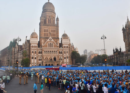 MUMBAI, INDIA - JANUARY 19: Participants run during the TATA Mumbai Marathon 2025, on January 19, 2025 in Mumbai, India. The Mumbai Marathon is a World Athletics Gold Label Race and it sees people from India and abroad take to Mumbai's streets alongside tのeditorial素材
