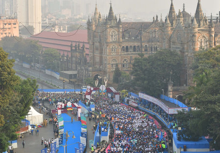 MUMBAI, INDIA - JANUARY 19: Participants run during the TATA Mumbai Marathon 2025, on January 19, 2025 in Mumbai, India. The Mumbai Marathon is a World Athletics Gold Label Race and it sees people from India and abroad take to Mumbai's streets alongside tのeditorial素材