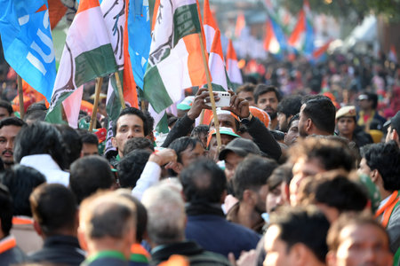 NEW DELHI, INDIA - JANUARY 28: People listening to Congress leader Rahul Gandhi during the Jan Sabha public meeting at Vinod Nagar, in Patparganj area ahead of the Delhi Assembly elections on January 28, 2025 in New Delhi, India. (Photo by Raj K Raj/Hinduのeditorial素材