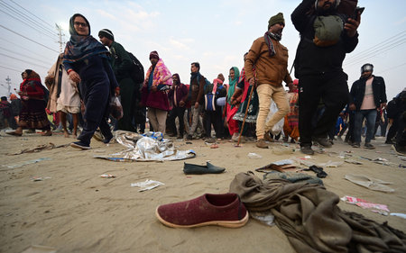 PRAYAGRAJ, INDIA - JANUARY 29: A scene after a stampede at Triveni Sangam on January 29, 2025 in Prayagraj, India. A stampede took place at the Sangam in Uttar Pradesh's Prayagraj on Wednesday as large crowds thronged the ghats for a holy dip on the occasのeditorial素材