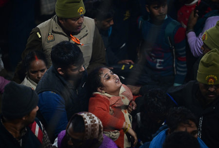 PRAYAGRAJ, INDIA - JANUARY 29: Many devotees were killed and a large number injured due to a stampede during the 'Amrit Bath' of Mauni Amavasya at Triveni on January 29, 2025 in Prayagraj, India. A stampede took place at the Sangam in Uttar Pradesh's Prayのeditorial素材