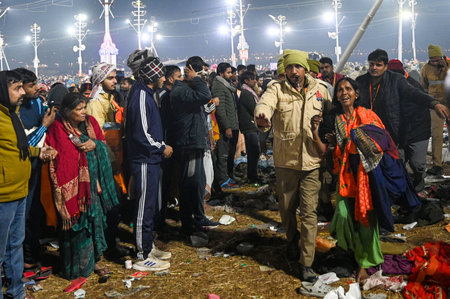 PRAYAGRAJ, INDIA - JANUARY 29: A woman react after a deadly stampede before the second Shahi Snan, at Maha Kumbh Mela, on January 29, 2025 in Prayagraj, India. A stampede took place at the Sangam in Uttar Pradesh's Prayagraj on Wednesday as large crowds tのeditorial素材