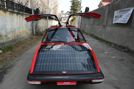 SRINAGAR INDIA FEBRUARY 11 2025 Kashmiri Mathematician Bilal Ahmad Mir displays Kashmirs first solarpowered car RAY on February 11 2025 in Srinagar India Photo by Waseem Andrabi Hindustan Timesのeditorial素材
