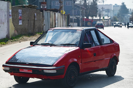 SRINAGAR INDIA FEBRUARY 11 2025 Kashmiri Mathematician Bilal Ahmad Mir displays Kashmirs first solarpowered car RAY on February 11 2025 in Srinagar India Photo by Waseem Andrabi Hindustan Timesのeditorial素材