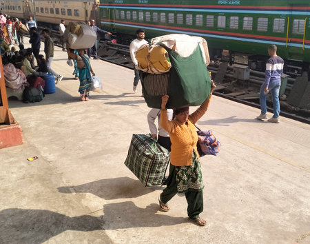 NEW DELHI, INDIA - FEBRUARY 17: Heavy crowds of passengers continue to gather at Old Delhi Railway Station, on February 17, 2025 in New Delhi, India. (Photo by Sonu Mehta/Hindustan Times )のeditorial素材