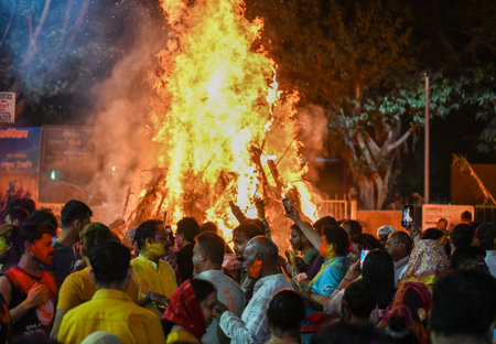 NOIDA, INDIA - MARCH 14: Hindu devotees burn Holika at Sanatan Dharma Mandir Sector 19 on Thursday night, on March 14, 2025 in Noida, India. According to Hindu scriptures, Holika Dahan, also known as Holika Deepak or Choti Holi, celebrates the victory of のeditorial素材