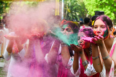 KOLKATA, INDIA - MARCH 14: People applying colors to celebrate the Dol Purnima and Holi, the festival of colors at Golf Green on March 14, 2025 in Kolkata, India. (Photo by Samir Jana/Hindustan Times )のeditorial素材