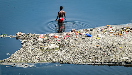 NEW DELHI, INDIA - MARCH 26: The river bed is visible and only a small stream flowing across the ITO barrage seen Yamuna run dry, on March 26, 2025 in New Delhi, India. Cleaning Yamuna has been at the centre of the new BJP government agenda. (Photo by RAjのeditorial素材
