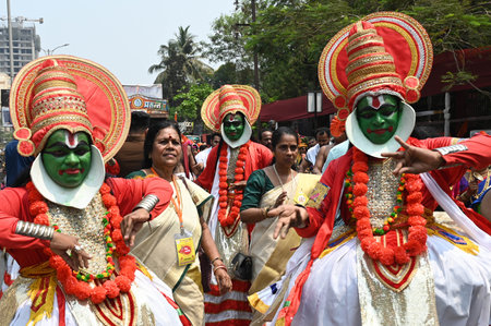 NAVI MUMBAI, INDIA - MARCH 30: Kerala traditional Kathakali dancers perform on the occasion of Gudi Padwa at Vashi on March 30, 2025 in Navi Mumbai, India. Gudi Padwa is a significant festival celebrated by Hindus in Maharashtra, and Yugadi in Karnataka iのeditorial素材
