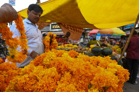 NOIDA, INDIA - MARCH 29: People shop at Sector 12 market a day before the Navratri festival, on March 29, 2025 in Noida, India. Navratri, or nine nights, is a Hindu festival celebrated twice a year in Chaitra (Marchのeditorial素材