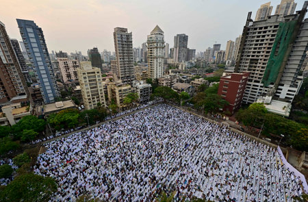 MUMBAI, INDIA - MARCH 31: Followers of muslim religion offer Namaaz on Ramadan Eid at YMCA ground , at Bombay Central on March 31, 2025 in Mumbai, India. (Photo by Anshuman Poyrekar/Hindustan Times )のeditorial素材