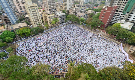 MUMBAI, INDIA - MARCH 31: Followers of muslim religion offer Namaaz on Ramadan Eid at YMCA ground , at Bombay Central on March 31, 2025 in Mumbai, India. (Photo by Anshuman Poyrekar/Hindustan Times )のeditorial素材
