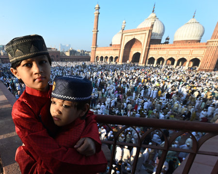 NEW DELHI, INDIA - MARCH 31: Muslims offer prayers at the outside Jama Masjid on the occasion of Eid-ul-Fitr, in Old Delhi, on March 31, 2025 in New Delhi, India. Muslims around the world are getting into the festive Eid spirit as the holy month of Ramadaのeditorial素材