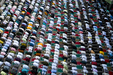 NOIDA, INDIA - MARCH 31: Muslims offer prayers (namaz) on the occasion of Eid-Ul-Fitr at the Sector 8 Jama Masjid , on March 31, 2025 in Noida, India. Muslims around the world are getting into the festive Eid spirit as the holy month of Ramadan concludes.のeditorial素材