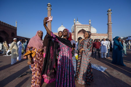 NEW DELHI, INDIA - MARCH 31: Muslims embrace after offering prayers at Jama Masjid on the occasion of Eid-ul-Fitrâ festival, at Jama Masjid in the old quarters of Delhi on March 31, 2025 in New Delhi, India. Muslims around the world are getting into theのeditorial素材
