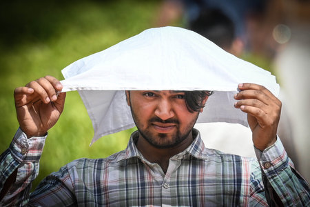 NEW DELHI, INDIA - APRIL 2: Tourists seen out on a Hot Day at Humayun's Tomb on April 2, 2025 in New Delhi, India. (Photo by Sanchit Khanna/Hindustan Times )のeditorial素材