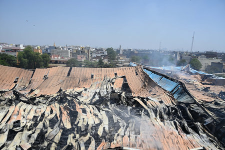 GURUGRAM, INDIA - APRIL 2: Fire service personnel are working to douse the fire that broke out at a factory warehouse and a beverage godown in Kadipur Industrial Area near Radha Soami Satsang Bhawan on Pataudi Road, on April 2, 2025 in Gurugram, India. Thのeditorial素材