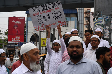 KOLKATA INDIA APRIL 4 2025 Joint Forum For Waqf Protection stage a protest rally against Waqf Amendment Bill on April 4 2025 in Kolkata India Photo by Samir Jana Hindustan Timesのeditorial素材