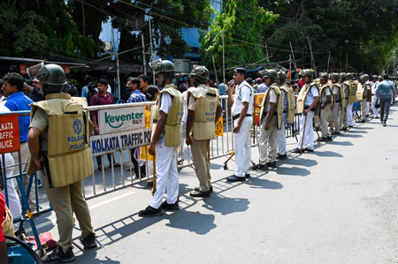 KOLKATA INDIA APRIL 7 2025 Security personnel stand guard in front of Netaji Indoor Stadium as thousands of jobless teacher attending the meeting with chief minister Mamata Banerjee after the Supreme Court invalidated the appointment of 25753 teachers andのeditorial素材