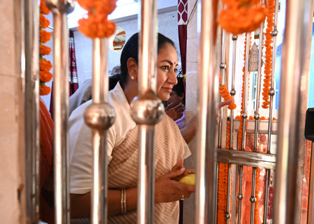 NEW DELHI INDIA APRIL 8 2025 Delhi Chief Minister Rekha Gupta offering prayers before Bhandara ahead of Hanuman Jayanti outside Delhi secretariat on April 8 2025 in New Delhi India Photo by Sonu Mehta Hindustan Timesのeditorial素材
