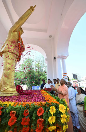 LUCKNOW INDIA APRIL 14 2025 Uttar Pradesh Chief Minister Yogi Adityanath paying floral tribute at the statue of Bharat Ratna Babasaheb Bhimrao Ambedkar on his birth anniversary at Hazratganj on April 14 2025 in Lucknow India Photo by Deepak Gupta Hindustaのeditorial素材
