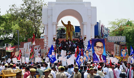 LUCKNOW INDIA APRIL 14 2025 Samajwadi party workers gathered at the Ambedkar statue in Hazratganj with Ambedkar poster and hoarding as SP chief Akhilesh Yadav reached to pay floral tribute on the 134th birth anniversary of Bharat Ratna Dr Bhimrao Ambedkarのeditorial素材