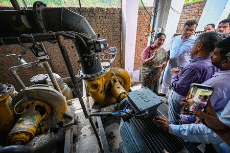 NEW DELHI INDIA APRIL 18 2025 Delhi Chief Minister Rekha Gupta PWD Minister Parvesh Verma inspect the Minto Bridge water pump and drainage system ahead of Monsoon season on April 18 2025 in New Delhi India Delhi CM Rekha Gupta on Sunday said that large paのeditorial素材