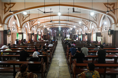 KOLKATA INDIA APRIL 18 2025 Christian devotees offer prayer on Good Friday at St Teresa s Church on April 18 2025 in Kolkata India Good Friday is annually observed on the Friday before Easter and marks the day Jesus was crucified and died Photo by Samir Jのeditorial素材