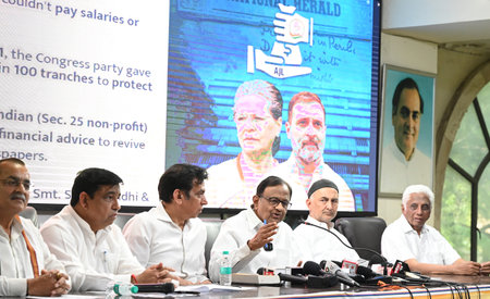 NEW DELHI INDIA APRIL 21 2025  Senior Congress leader and Rajya Sabha MP P Chidambaram and Delhi Pradesh Congress Committee president Devender Yadav address press conference on the issue of National Herald case at the DPCC office on April 21, 2025 in New のeditorial素材